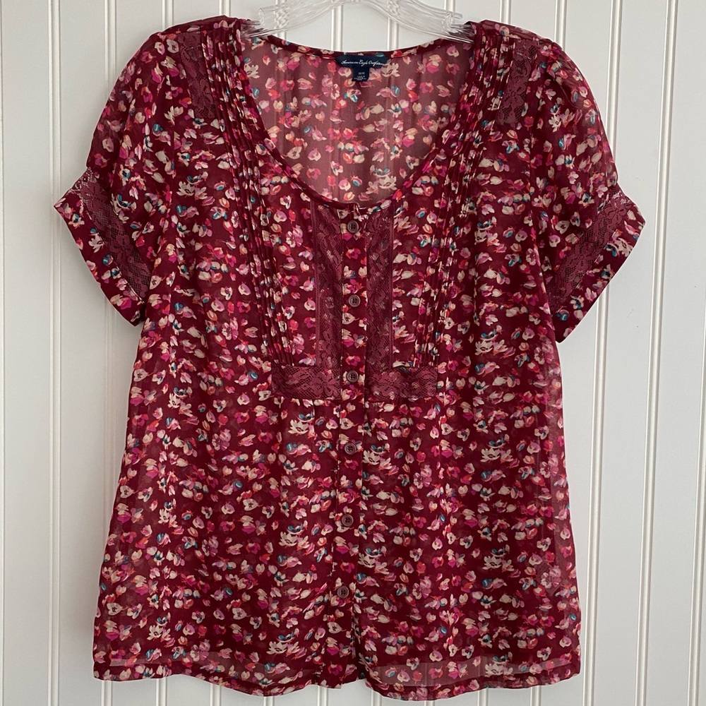 American Eagle Outfitters flowered top SIZE MEDIUM